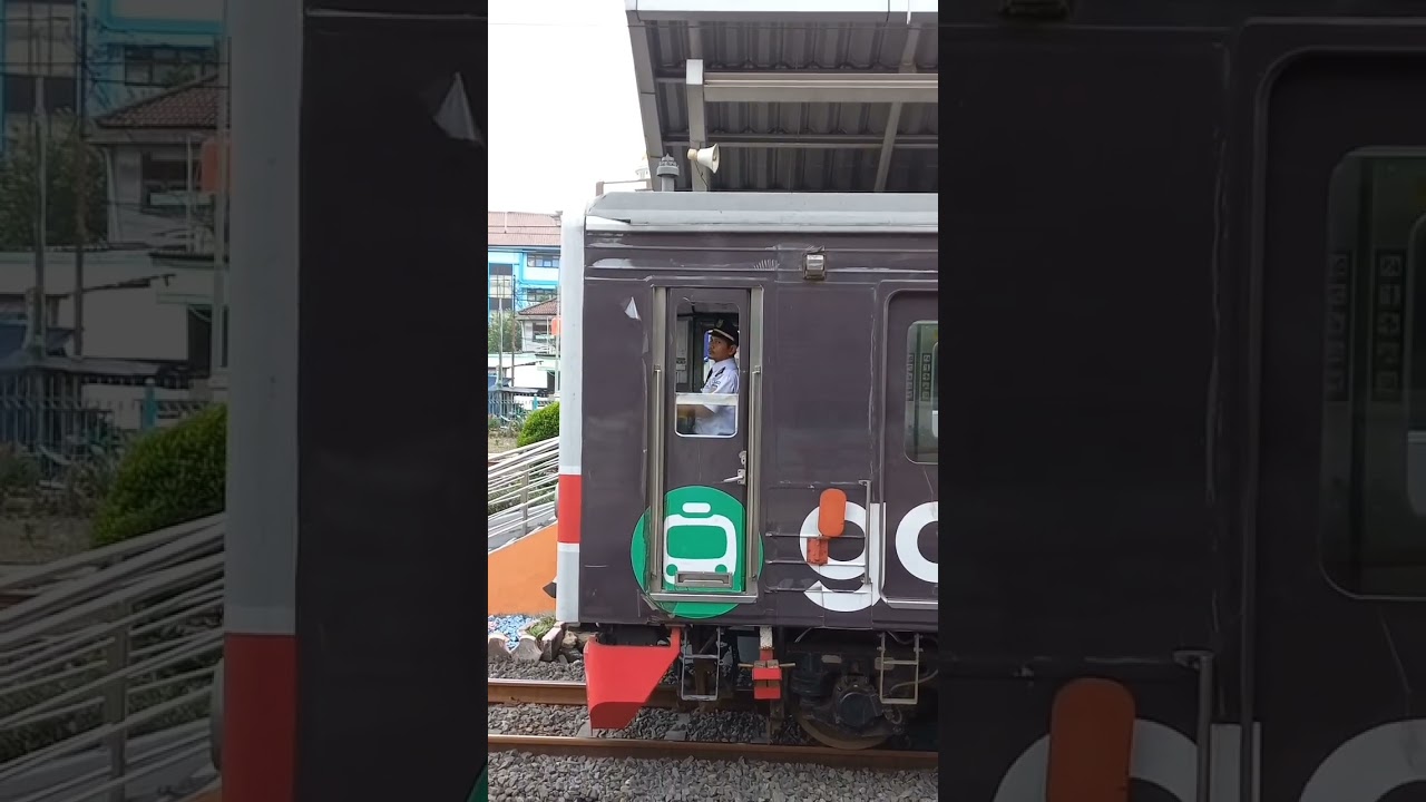 Masinis Ramah Sapa Penumpang #shorts #commuterline #keretaapi