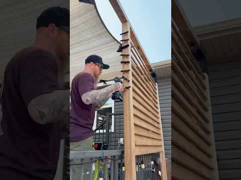 Deck privacy louvers