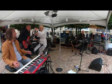 Lindsay Dracass - Free