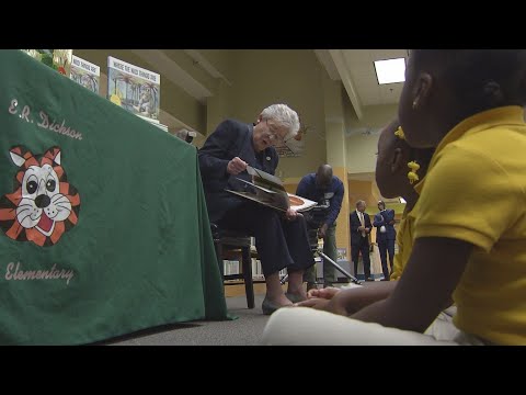 Governor Kay Ivey visits pre-k classroom at E.R. Dickson