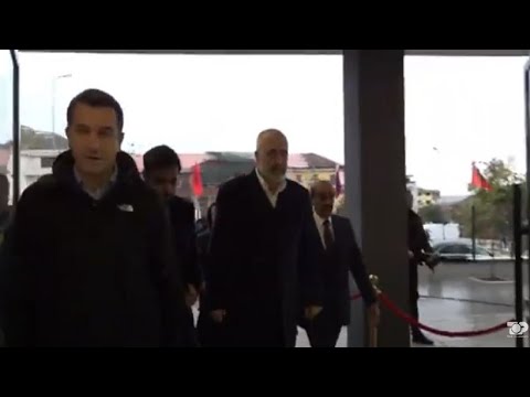 Top Channel/ Rama viziton shkollën e rindërtuar “Lasgush Poradeci”, i jep disa porosi Veliajt