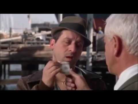 8 peli La Pistola Desnuda   Tal vez esto ayude un poco audio latino