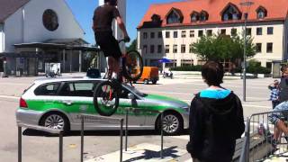 preview picture of video 'Danny MacAskill nearly hopping on german police car'