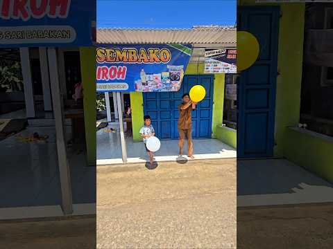 melepaskan balon di depan warung rusdan😍😍😍😍