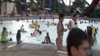 preview picture of video 'espectacular mujer en la piscina. Parte 3'