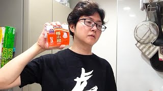 このあたりから完全に「虚無」では無くなってる(笑) 「ああ、この人ほんとに料理が好きなんだなー」と実感する。 - 寝起きのおっさんに納豆でまかない作らせたらとんでもねえもん出てきた