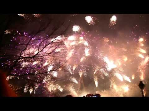 London Fireworks on New Year's Day 2009 - HD Quality