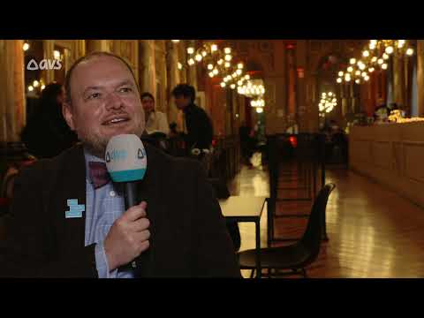 Foyer opera is tijdelijk een café