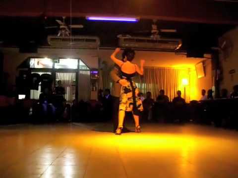  Federico Naveira  and  Inés Muzzopappa  are  dancing  to  the  tango  "  Fruto Dulce  "