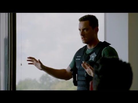 Jay tries to save others from getting infected / Hailey ready to save him I Chicago P.D 7.04