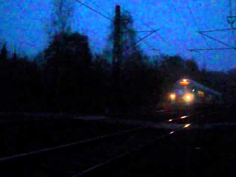 Přejezd AŽD 71 a vlak Os 7078 (RegioShark) - Chomutov, 27. 11. 2012