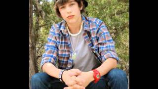 @AustinMahone singing &quot;Waiting on the World to Change&quot; (Cover)