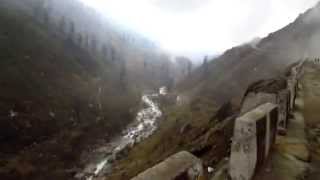 preview picture of video 'In the way of Tsomgo Lake, Sikkim. Surrounded by heavy cloud.'