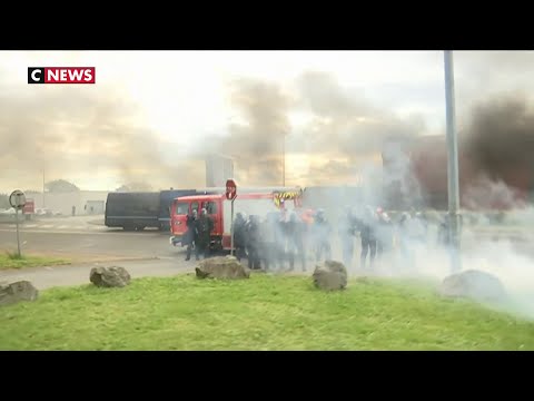 download lagu mp3 mp4 Les Gilets Jaunes La Roche Sur Yon, download lagu Les Gilets Jaunes La Roche Sur Yon gratis, unduh video klip Les Gilets Jaunes La Roche Sur Yon