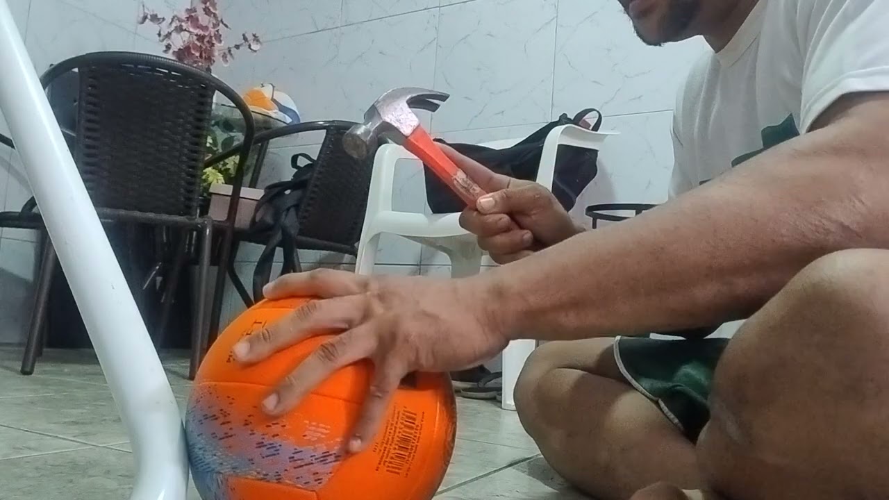 amaciando bola de voleibol Penalty MG3600