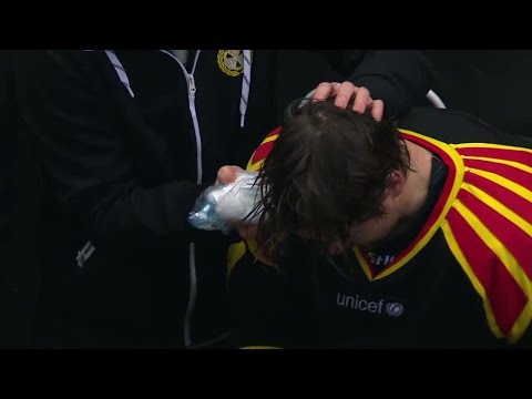 Brynässpelaren skulle nicka -  träffades av puck i tinningen - TV4 Sport