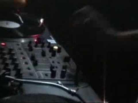 Cluster - Instinct @ Club AX (16.10.2004.)