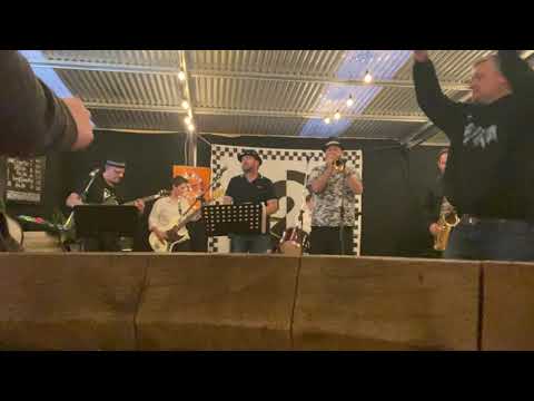 Skanksters (Aus)- ska cover of Wonderwall by Skameleon (original Oasis) -LIVE GIG