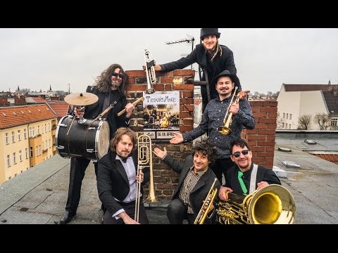 Ticvaniu Mare Balkan & Klezmer Brass Band - Warming up for Balkan Beats Party in Lido