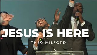 Jesus is Here William McDowell (Beautiful Prayer Song!)-Theo Milford