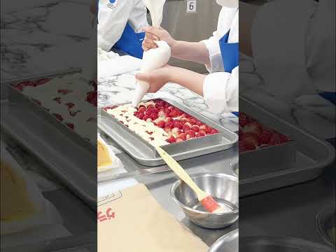 【目白短大】製菓学科 洋菓子フレジェ制作　#shorts