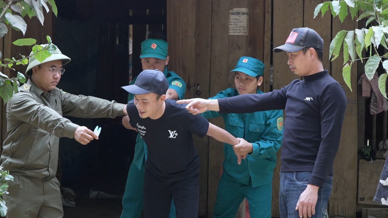 Jack becomes Tieu Vy's adoptive father. The police are hunting for the perpetrator: Ly Tieu Tay.