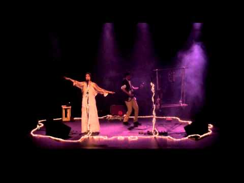 Desprendimento - Paulo Monarco e Dandara - Dois Tempos de Um Lugar no Teatro Martins Penna em SP