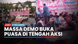 Massa Aksi Tolak Pemilu Curang Buka Puasa Bersama di Sela-sela Aksi di Depan Kantor KPU RI