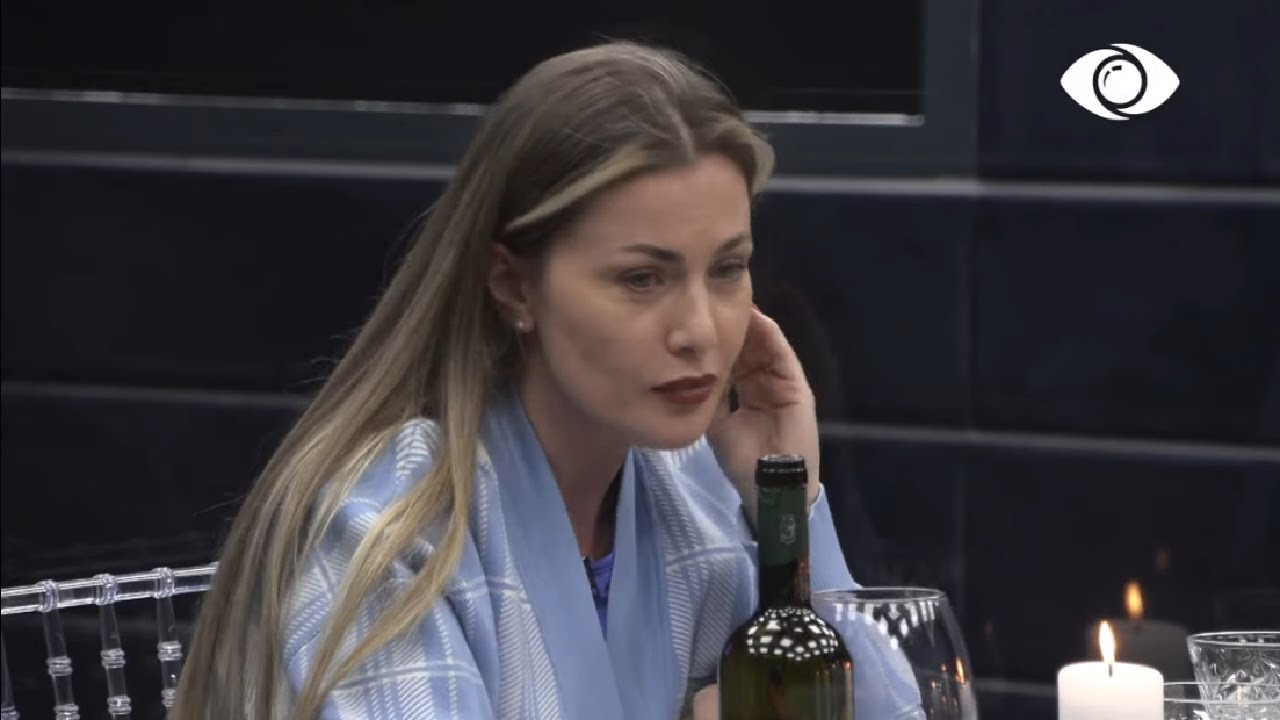 Olta përlotet teksa i rrëfen Efit historinë me partnerin