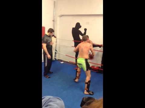 Luke Donnelly 1st gym show round 2