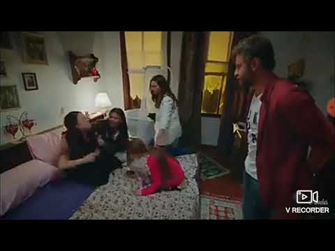 Huerfanas: Feride cachetea a Mesude