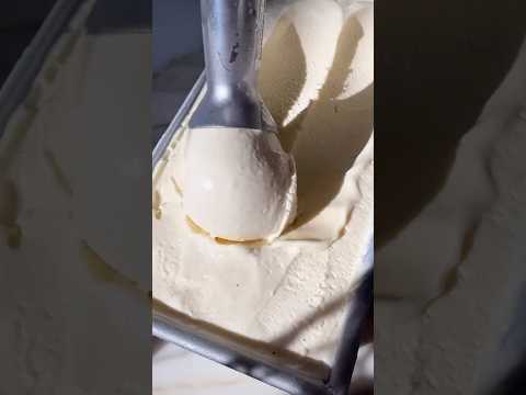 Big Mama’s Vanilla Custard Ice Cream at Grandbaby-Cakes.com #icecream #vanillaicecream #recipe
