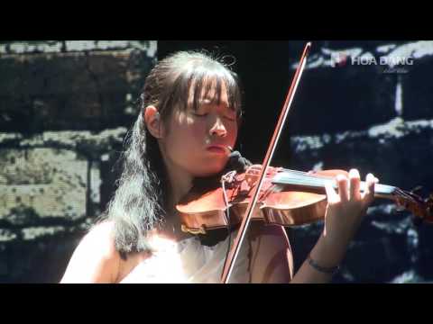 Thể hiện bởi Phương Linh