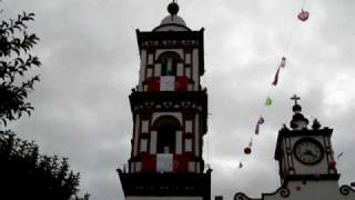 preview picture of video 'repique de campanas San Lorenzo Tepaltitlan fiesta patronal 2009'