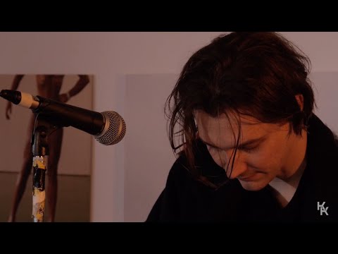 Tiny Window Concerts - Mathias Hartmann