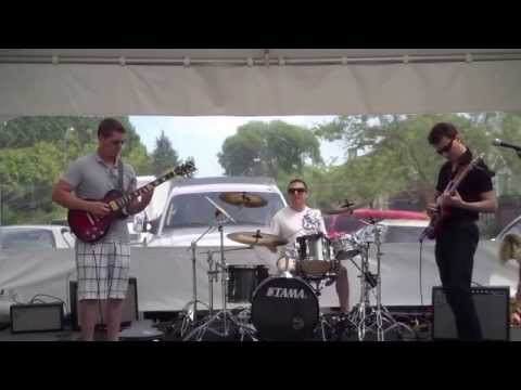 The Cocktail Pilots play Lone Surfer