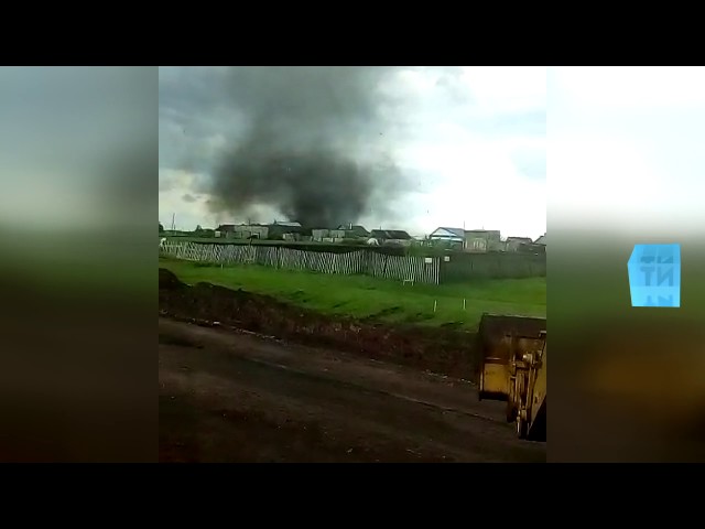 Видео смерча: В Черемшанском районе снесены крыши мечети, школы, медпункта