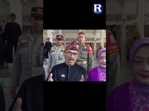 Warga Kuningan Berebut Tumpeng Babarit