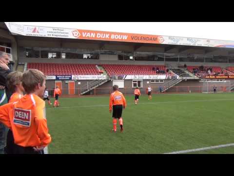 Deen toernooi bij Volendam : Hollandia T E1 - Legmeervogels E1 : de wedstrijd