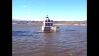 preview picture of video 'Stena Primorsk passing the Hudson Athens Lighthouse'