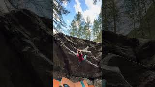 Video thumbnail of Travers de cahutes short, 6a+. Ailefroide