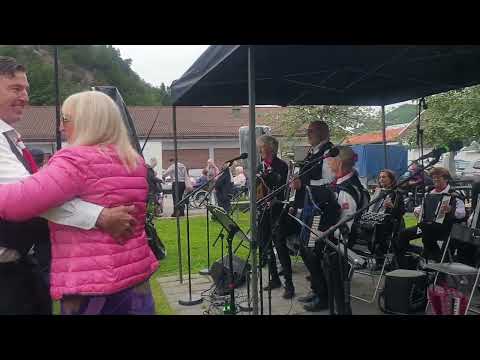 LINDESNES TREKKSPILLKLUBB- "ÅMLIVALSEN" M/MARY JANET JOMÅS, ÅSE LILL EFTESTØL OG NILS KJELL DAASVAND