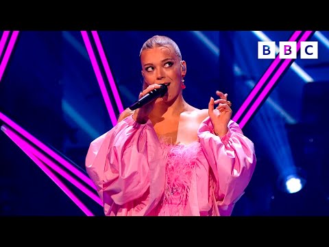 @BeckyHillMusic performs a medley of her best hits ✨ BBC Strictly 2022