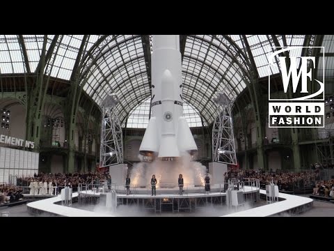 Chanel Fall/Winter 17-18 Paris Fashion Week