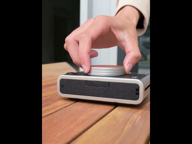 Vídeo relacionado con Tapa protectora de lente HIYQIN Mini EVO, tapa protectora de lente compatible con Fujifilm Instax Mini Evo, cubierta protectora de lente Instax Mini Evo - de plástico, plateado