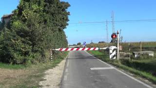preview picture of video 'Passaggio a livello di via Fabbra est in HD - Granarolo faentino (RA)'