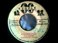 THE LINKERS + JAMAICA ALL STARS - Nyah man story + nyah man version (1971 People)