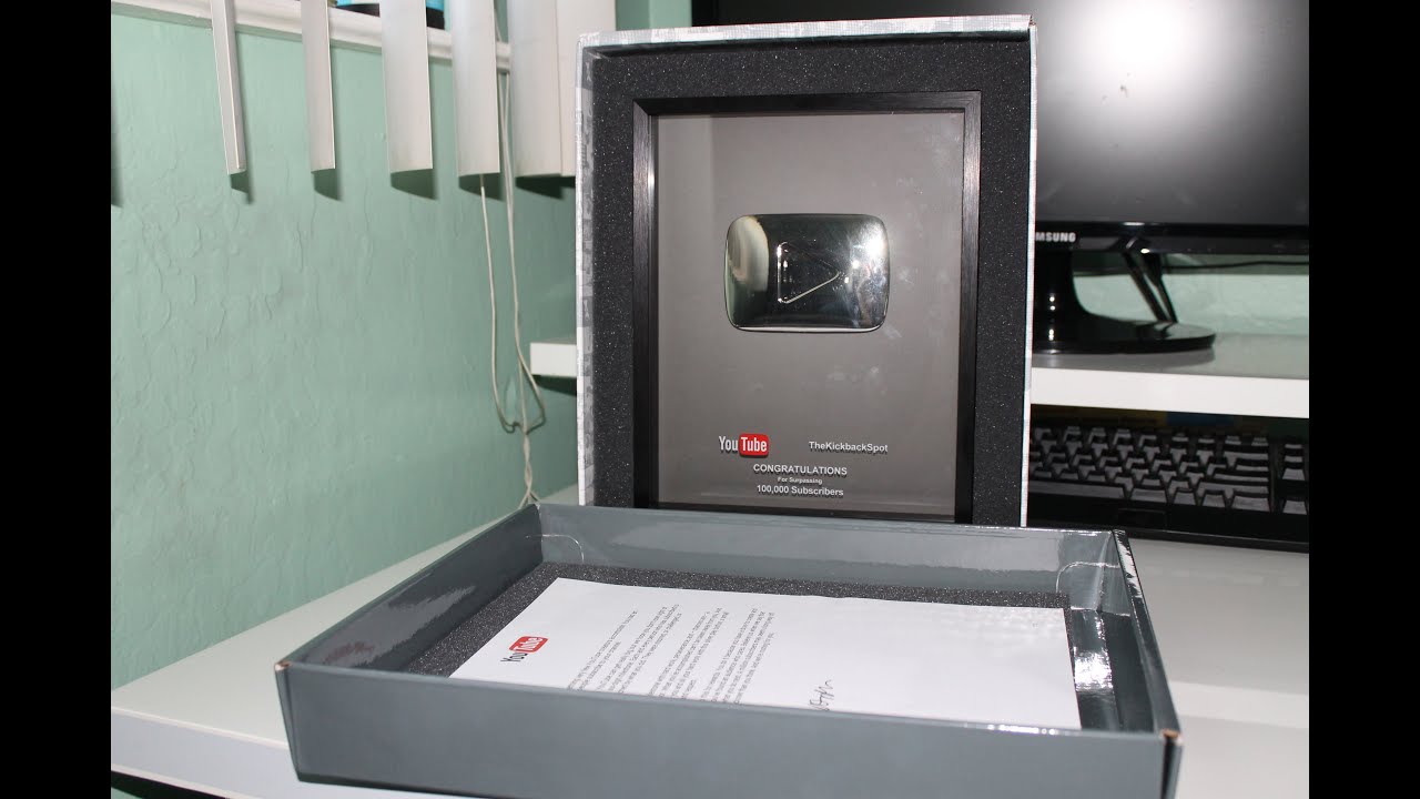 YOUTUBE SENT ME A SILVER PLAY BUTTON REWARD!