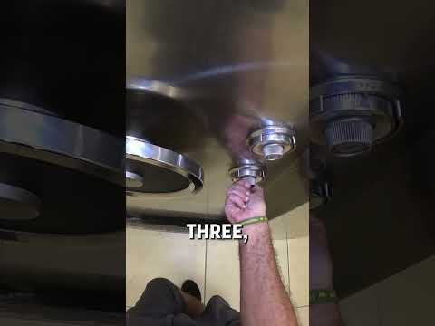 Safe cracker opens bank vault! 🏦💰  -  🎥 vaultcracker / BVIRAL