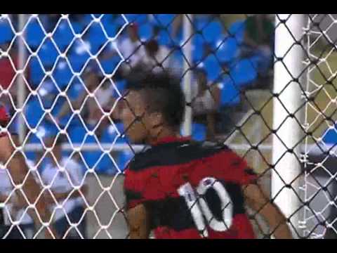 Belo gol de peixinho pelo Flamengo contra o Vasco ...